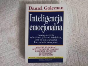 Książki, które skutecznie rozwijają inteligencję – odkryj swoje czytelnicze skarby