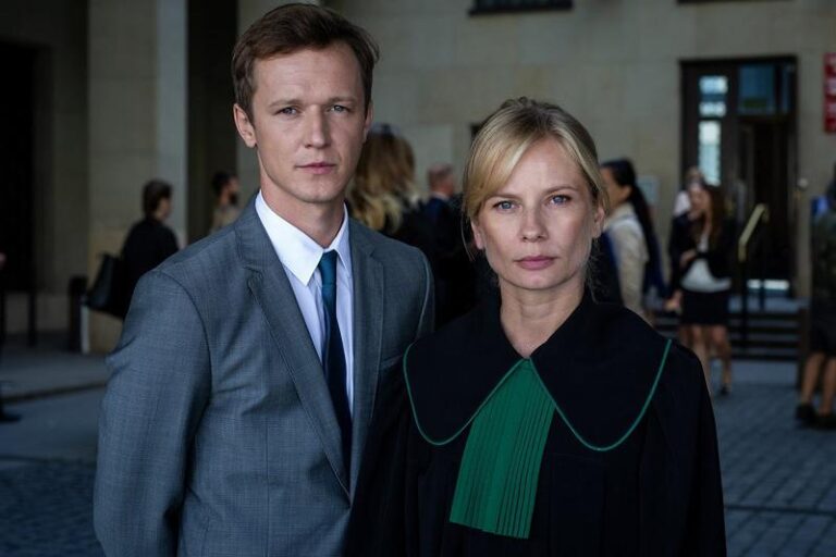 Odkryj kolejność książek o Chyłce – przewodnik dla fanów kryminałów