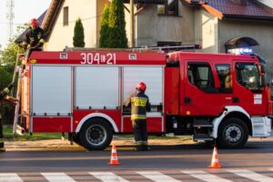 Ogień, odwaga i poezja: wiersz o straży pożarnej w sercach bohaterów