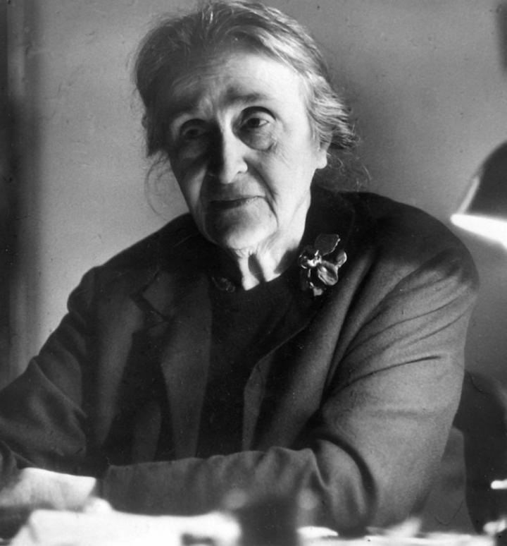 Poezja a kontekst polityczny