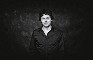 Grzegorz Uzdański odkrywa nowe wiersze sławnych poetów w nietypowy sposób