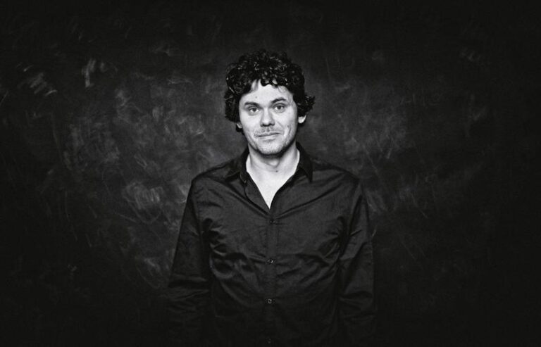 Grzegorz Uzdański odkrywa nowe wiersze sławnych poetów w nietypowy sposób