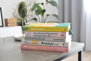 Książki, które każda kobieta powinna przeczytać – poznaj nasz blog o literackich inspiracjach