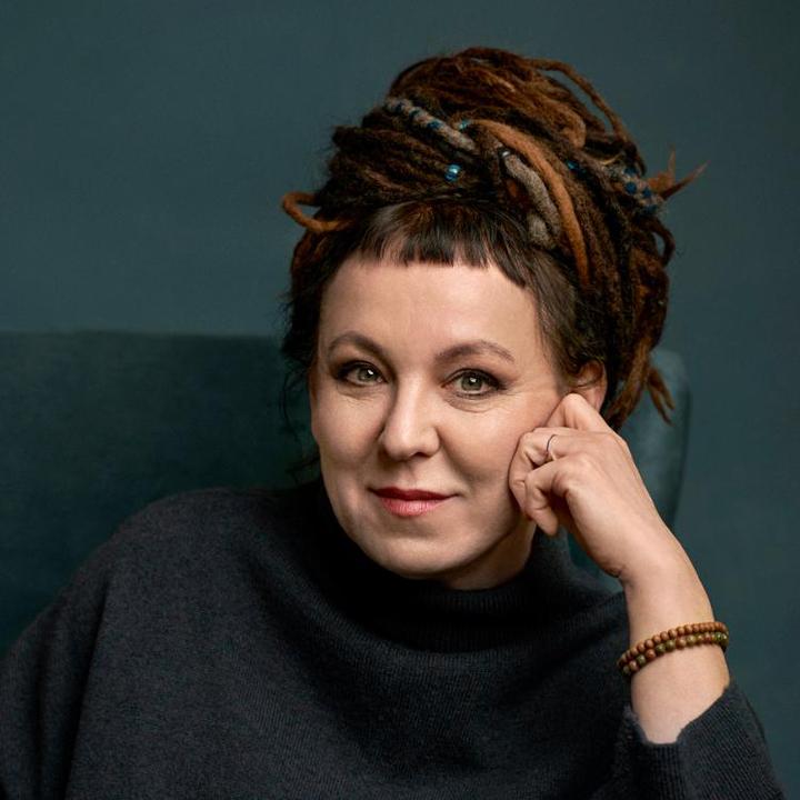 Odkrywamy tajemnice: o czym jest książka Olgi Tokarczuk?