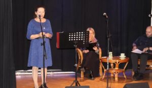 Październikowe refleksje w poezji: piękno wierszy na złotą porę roku