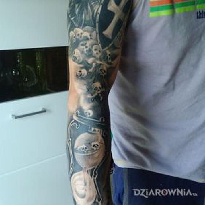 Tatuaze i cytaty o życiu: inspire swoje kolejne dzieło sztuki na skórze