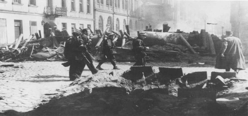 Inspirujące książki o powstaniu warszawskim, które zachwycą młodzież