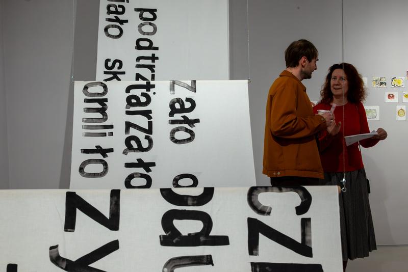 Długie wiersze dla młodzieży - odkryj poezję, która porusza serca