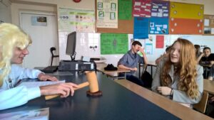 Sekrety "klątwy starej stróżki" – ile stron kryje ta intrygująca opowieść?